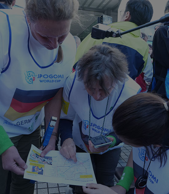 SPOGOMI participants collecting trash together