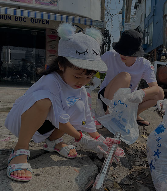 A team taking part in a SPOGOMI competition